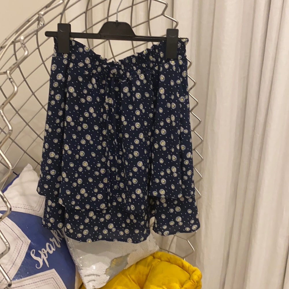 Skirt with tie